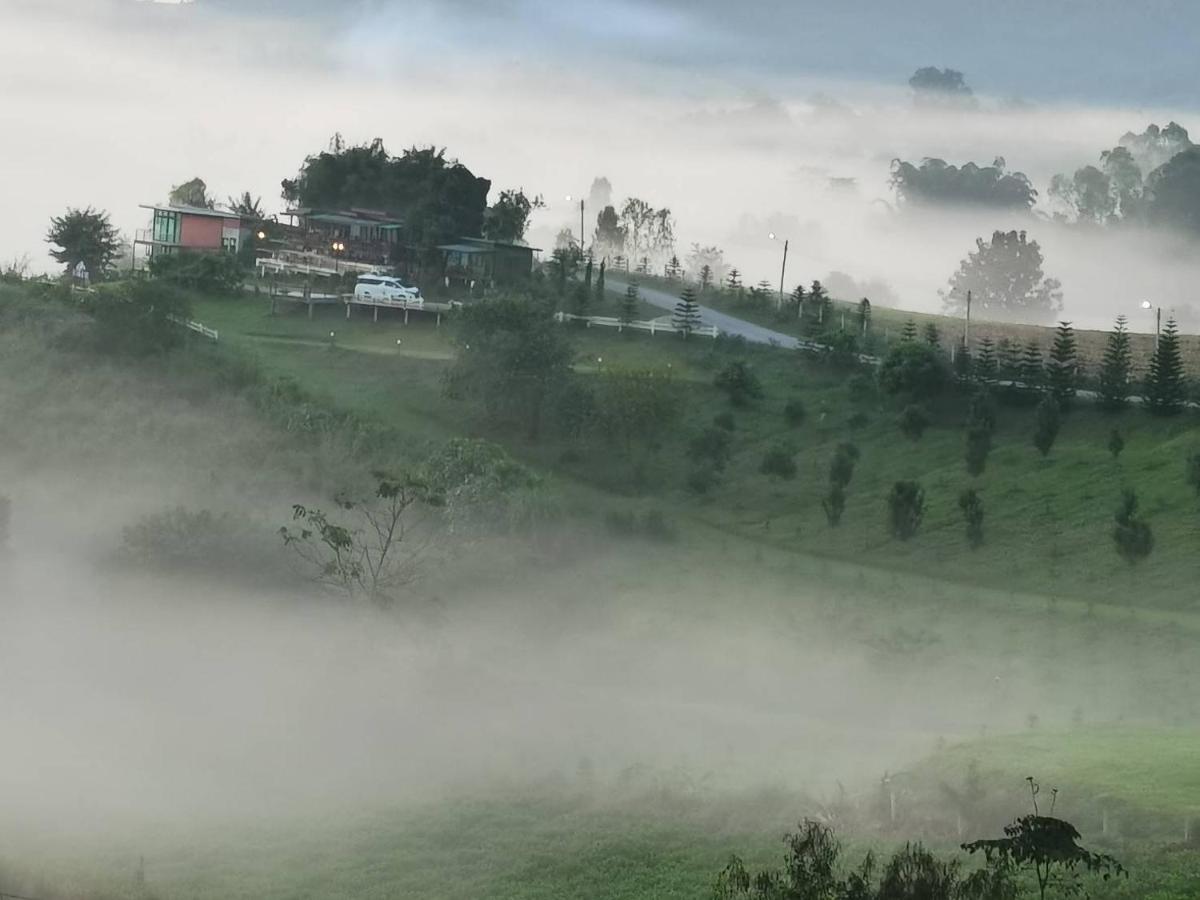 บ้านแช่มช้อย Khao Kho Exteriör bild